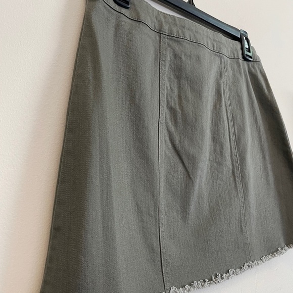 BCBGeneration skirt NWT - Picture 9 of 9